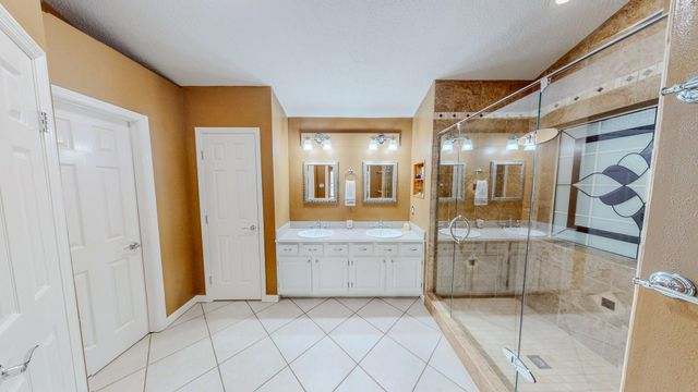 106 Plum Circle, Lake Jackson, TX 77566