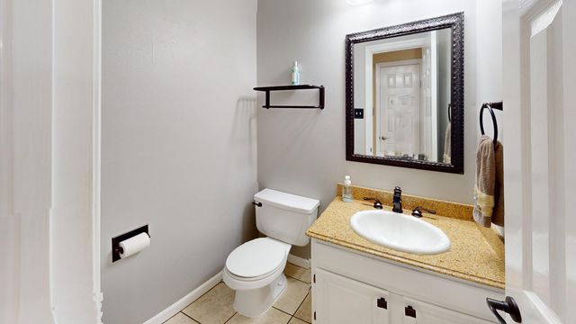 106 Plum Circle, Lake Jackson, TX 77566