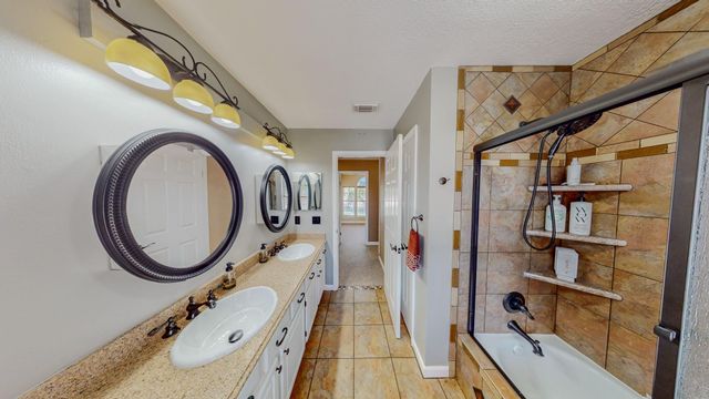 106 Plum Circle, Lake Jackson, TX 77566