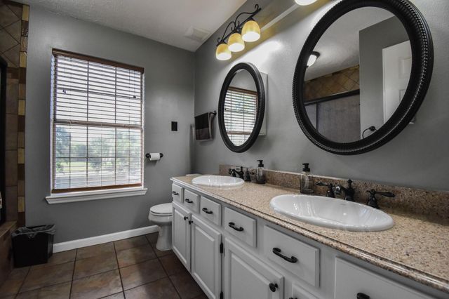 106 Plum Circle, Lake Jackson, TX 77566