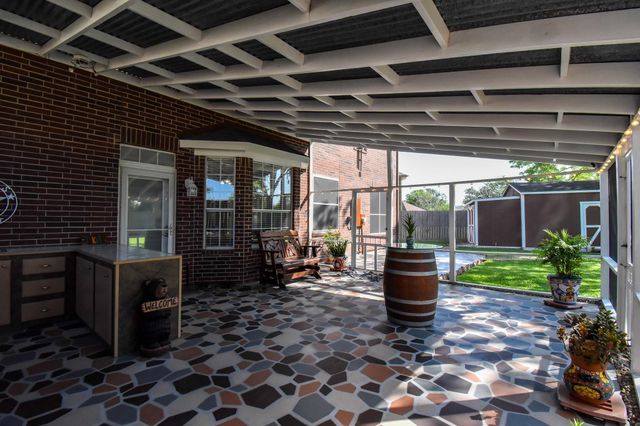 106 Plum Circle, Lake Jackson, TX 77566