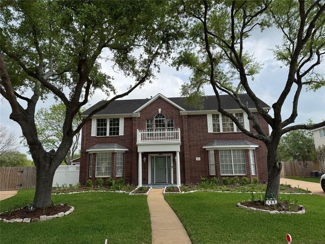 106 Plum Circle, Lake Jackson, TX 77566