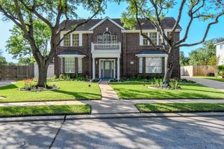 106 Plum Circle, Lake Jackson, TX 77566