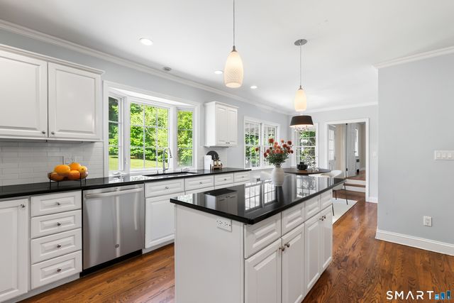 17 Kenilworth Terrace, Greenwich, CT 06830