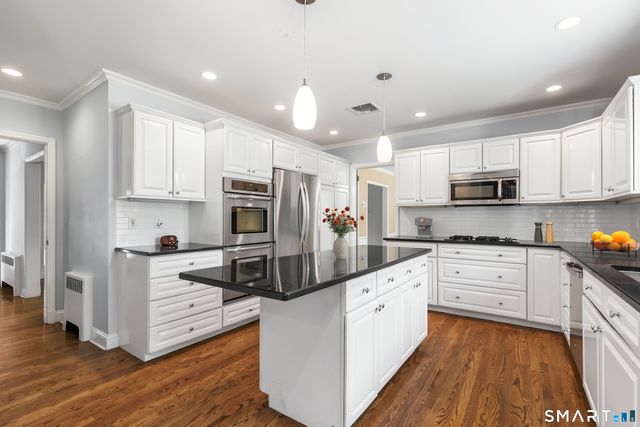 17 Kenilworth Terrace, Greenwich, CT 06830