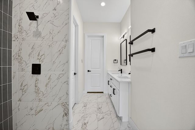 2701 S Jones Street, Fort Worth, TX 76104