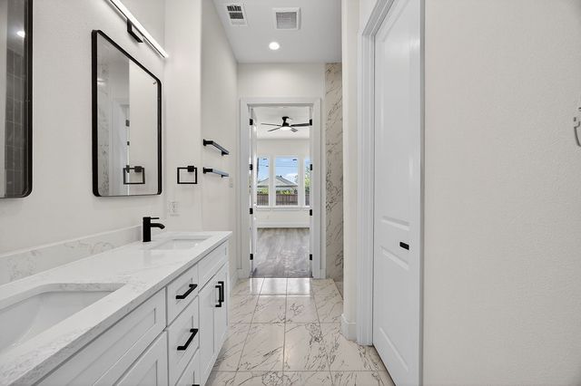 2701 S Jones Street, Fort Worth, TX 76104