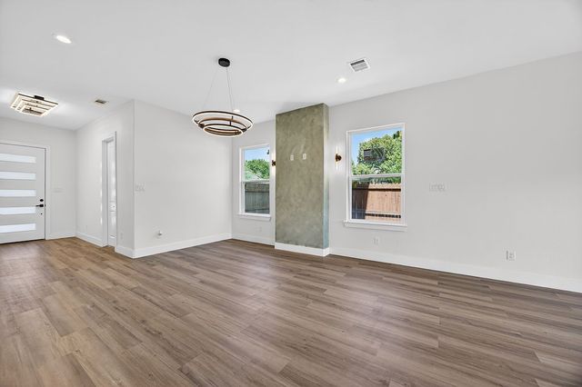 2701 S Jones Street, Fort Worth, TX 76104