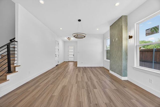 2701 S Jones Street, Fort Worth, TX 76104