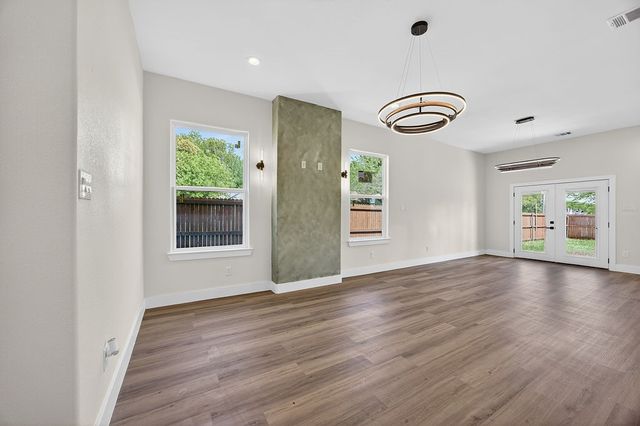 2701 S Jones Street, Fort Worth, TX 76104