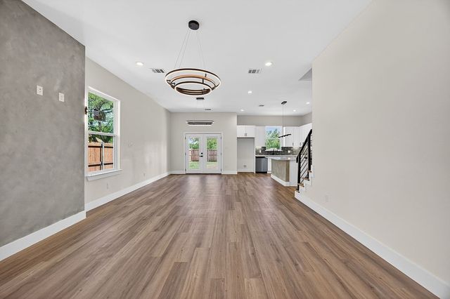 2701 S Jones Street, Fort Worth, TX 76104