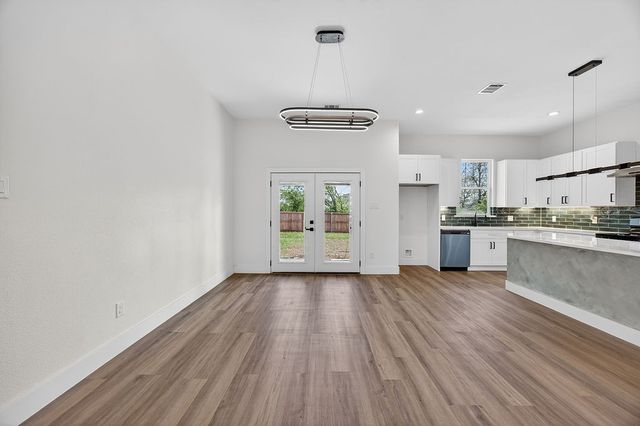 2701 S Jones Street, Fort Worth, TX 76104