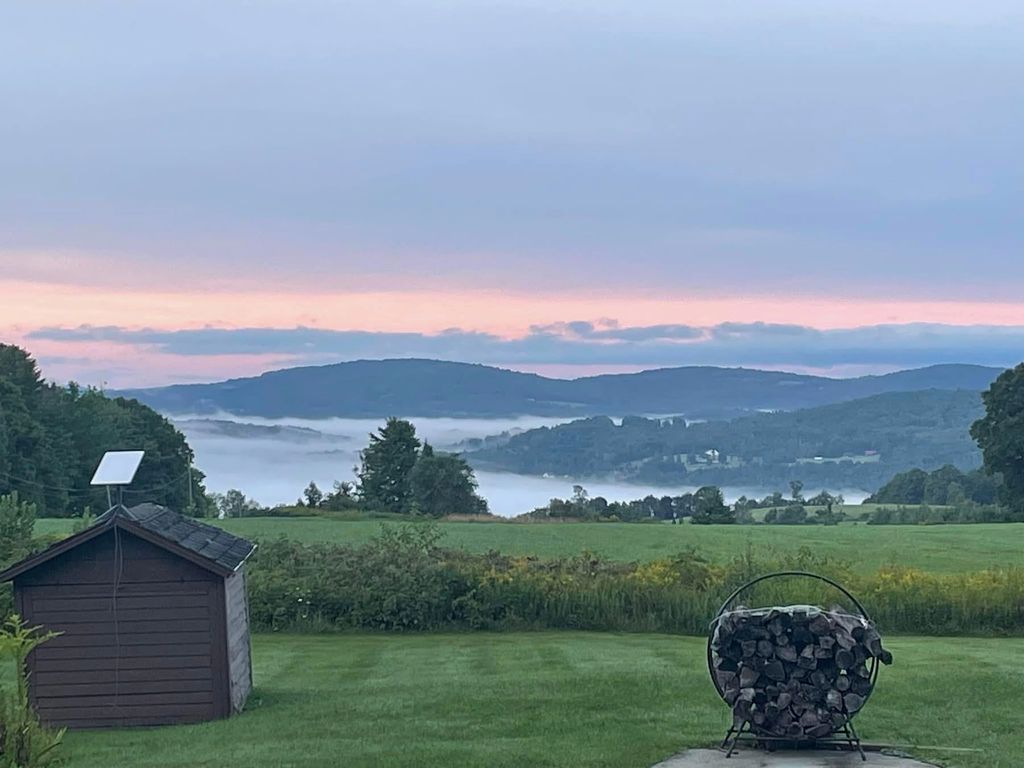 586 Old Coach Road, Lyndon, VT 05851