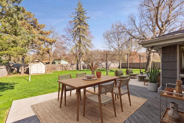 2700 Quail Avenue N, Golden Valley, MN 55422