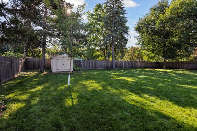 2700 Quail Avenue N, Golden Valley, MN 55422