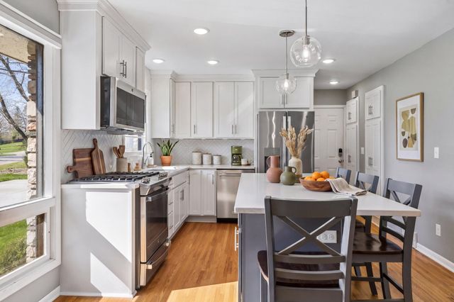 2700 Quail Avenue N, Golden Valley, MN 55422