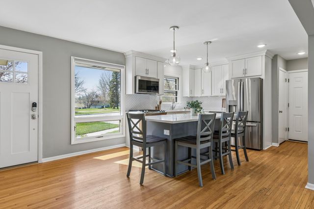 2700 Quail Avenue N, Golden Valley, MN 55422