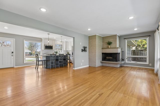 2700 Quail Avenue N, Golden Valley, MN 55422