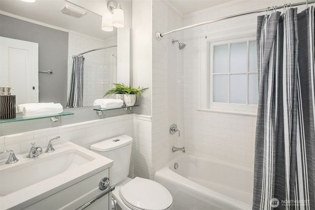 4422 Montana Circle W, Seattle, WA 98199