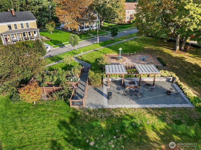 4422 Montana Circle W, Seattle, WA 98199