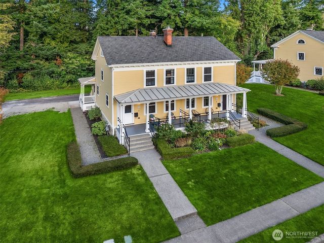 4422 Montana Circle W, Seattle, WA 98199