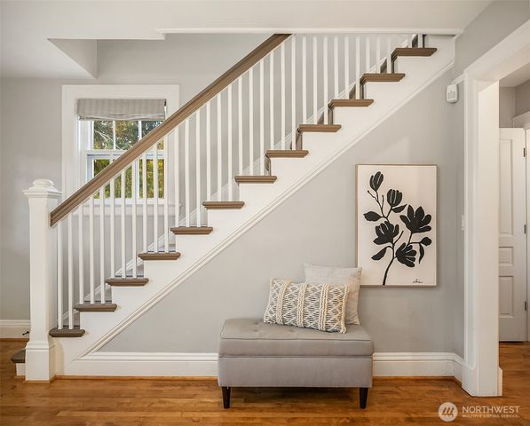 4422 Montana Circle W, Seattle, WA 98199