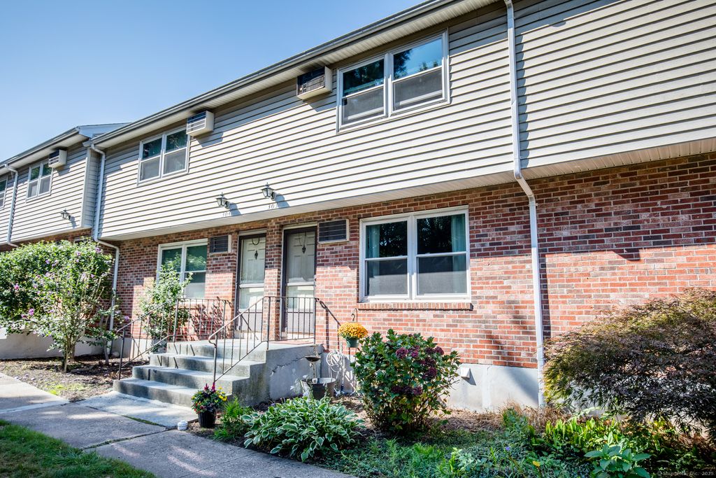 303 Blackstone Village 303, Meriden, CT 06450