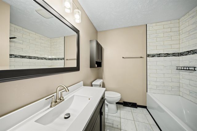1114 Revere Dr, Salina, KS 67401