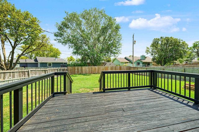 1114 Revere Dr, Salina, KS 67401