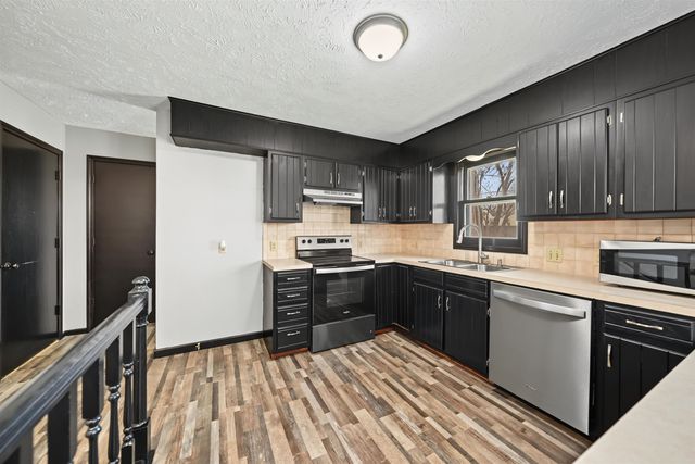 1114 Revere Dr, Salina, KS 67401