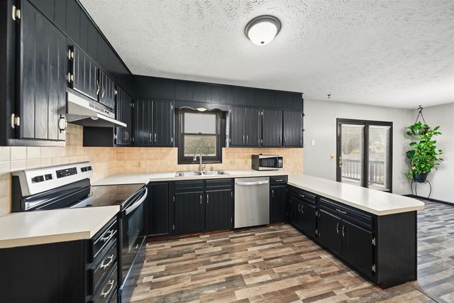 1114 Revere Dr, Salina, KS 67401