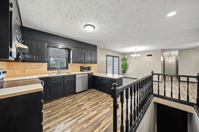 1114 Revere Dr, Salina, KS 67401