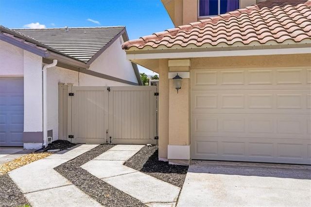 1268 Jardin DR, Naples, FL 34104