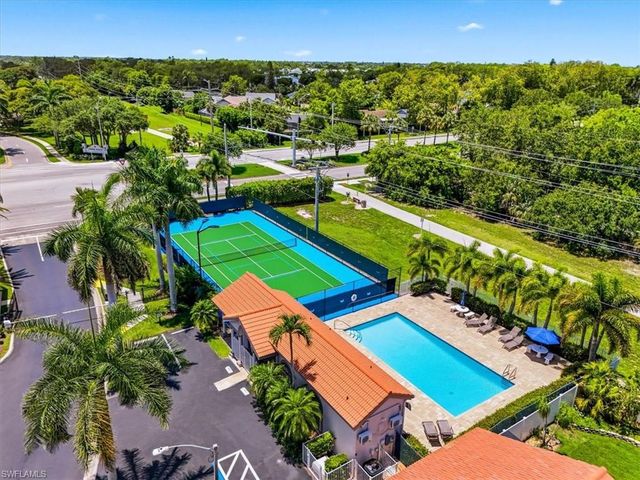 1268 Jardin DR, Naples, FL 34104