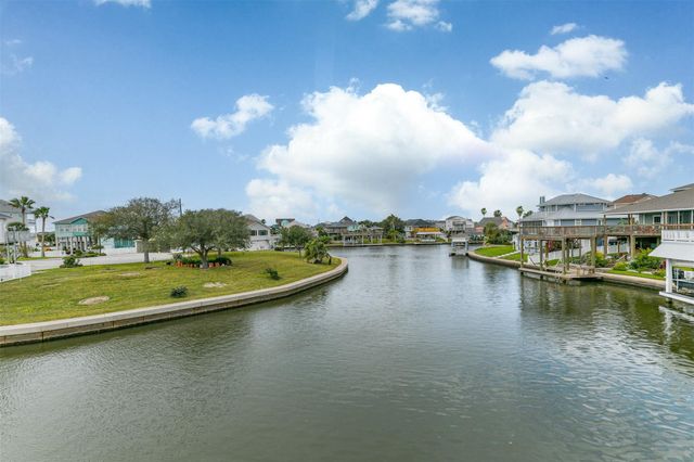 12822 Santiago Circle, Galveston, TX 77554