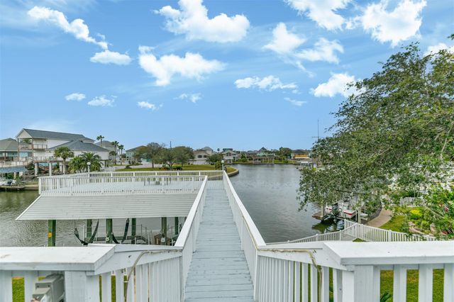 12822 Santiago Circle, Galveston, TX 77554