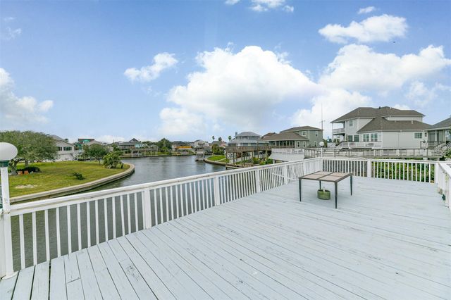 12822 Santiago Circle, Galveston, TX 77554