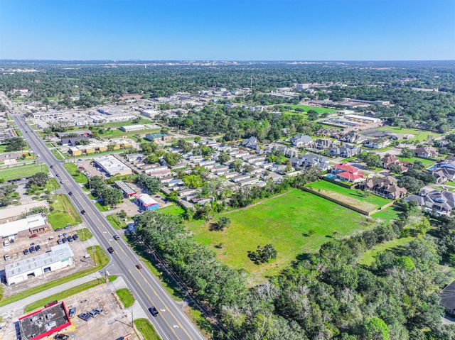 300 W Edgewood Drive, Friendswood, TX 77546