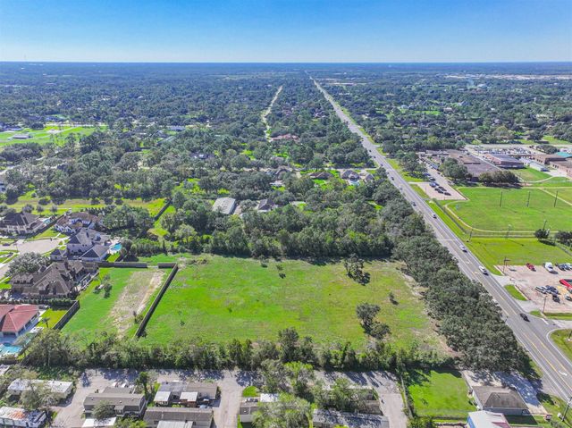 300 W Edgewood Drive, Friendswood, TX 77546