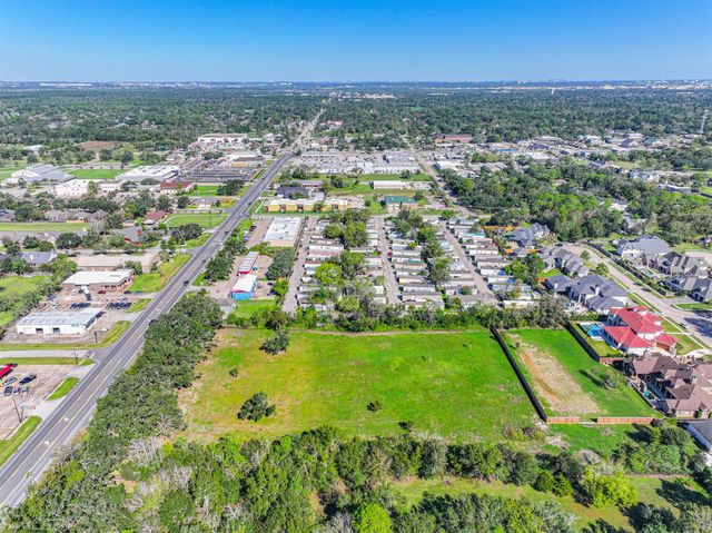 300 W Edgewood Drive, Friendswood, TX 77546