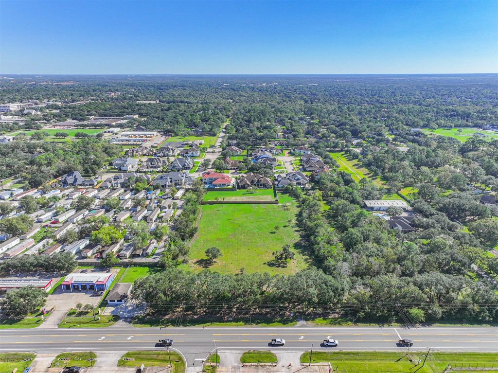 300 W Edgewood Drive, Friendswood, TX 77546