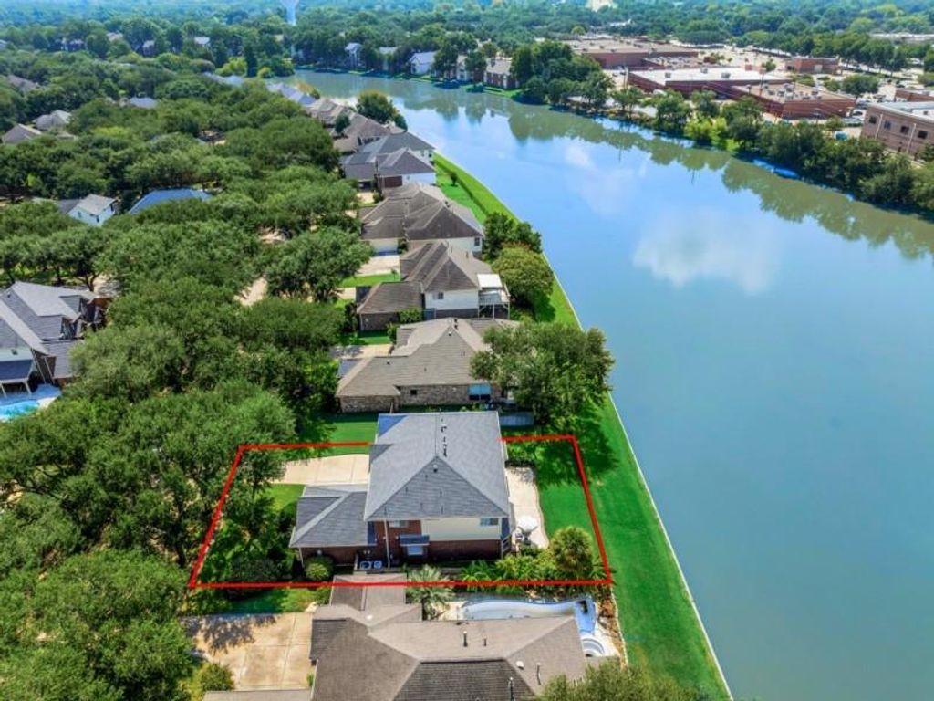 3206 Summer Bay Drive, Sugar Land, TX 77478
