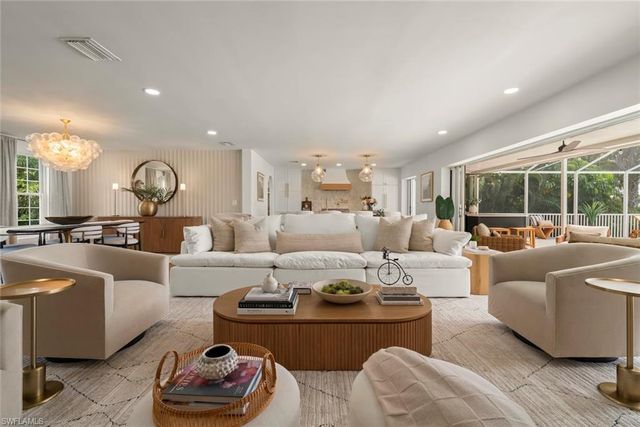 9015 Mockingbird DR, Sanibel, FL 33957