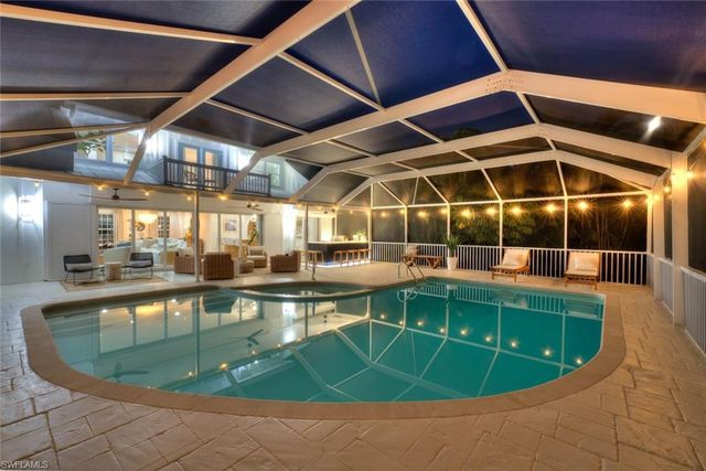 9015 Mockingbird DR, Sanibel, FL 33957