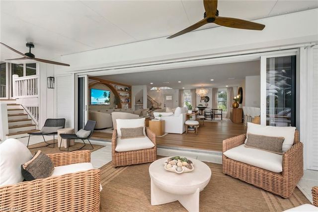 9015 Mockingbird DR, Sanibel, FL 33957