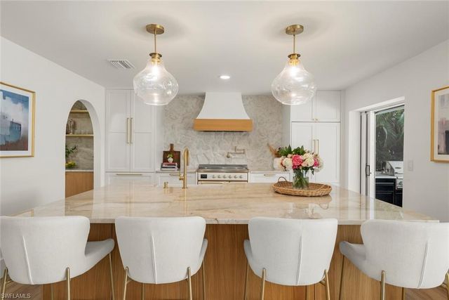9015 Mockingbird DR, Sanibel, FL 33957