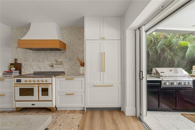 9015 Mockingbird DR, Sanibel, FL 33957