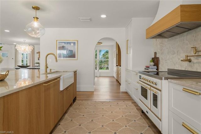 9015 Mockingbird DR, Sanibel, FL 33957