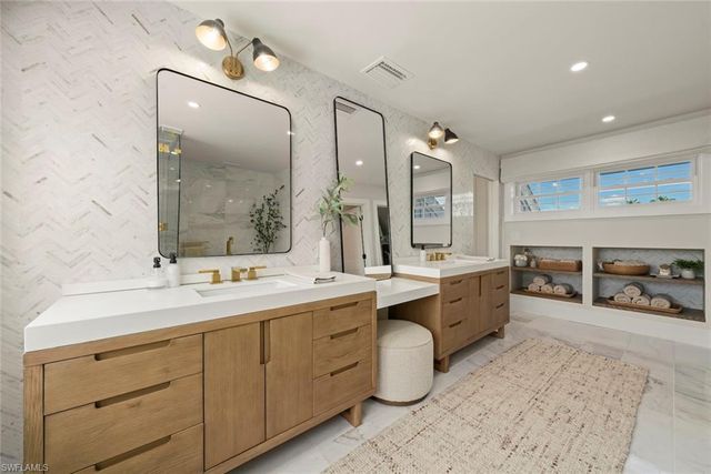 9015 Mockingbird DR, Sanibel, FL 33957