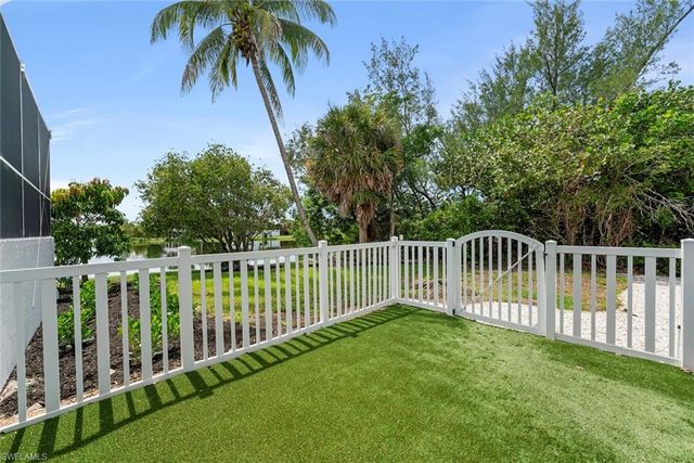 9015 Mockingbird DR, Sanibel, FL 33957